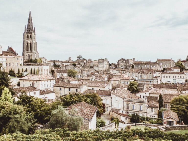 Bordeaux na własną rękę: jak znaleźć niedrogie agroturystyki wokół Saint-Émilion?